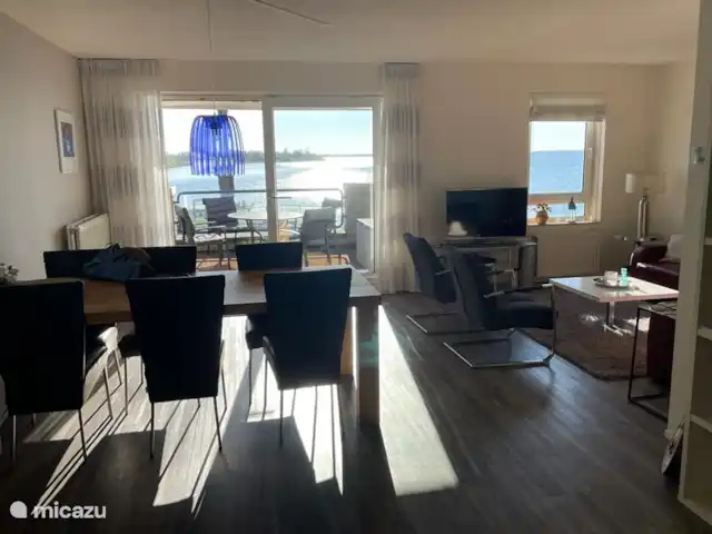 Location de Vacances Pays-Bas, Overijssel, Wanneperveen, appartement - Appartement avec vue sur le lac Giethoorn Vue d’ensemble du salon