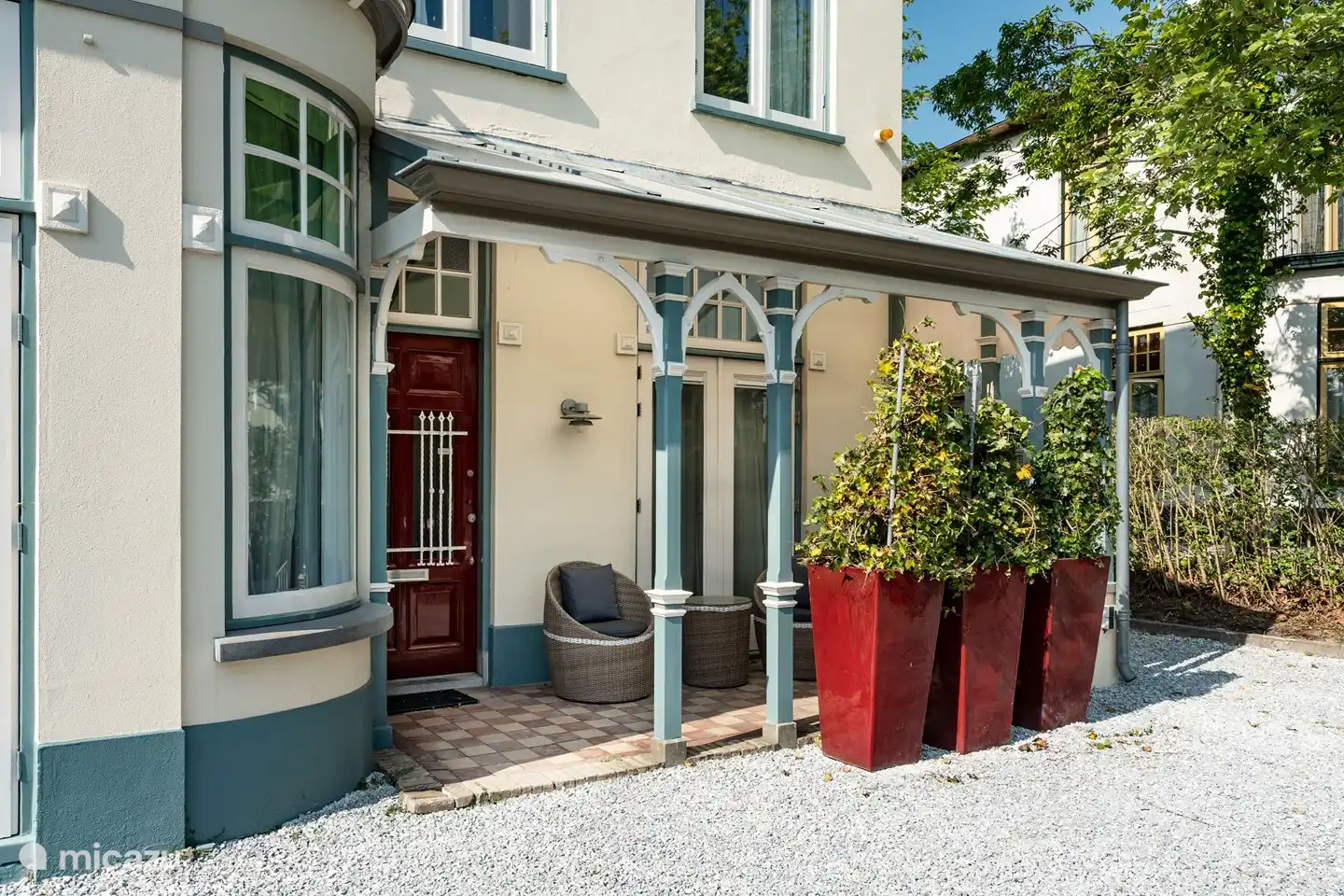 Gemütliche Veranda vor dem Haus