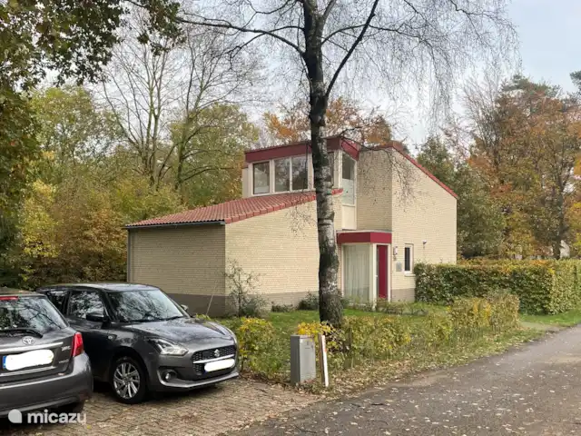Vacances en forêt | Pays-Bas, Gueldre, Halle - maison de vacances Vue de la maison de vacances avec 2 places de parking