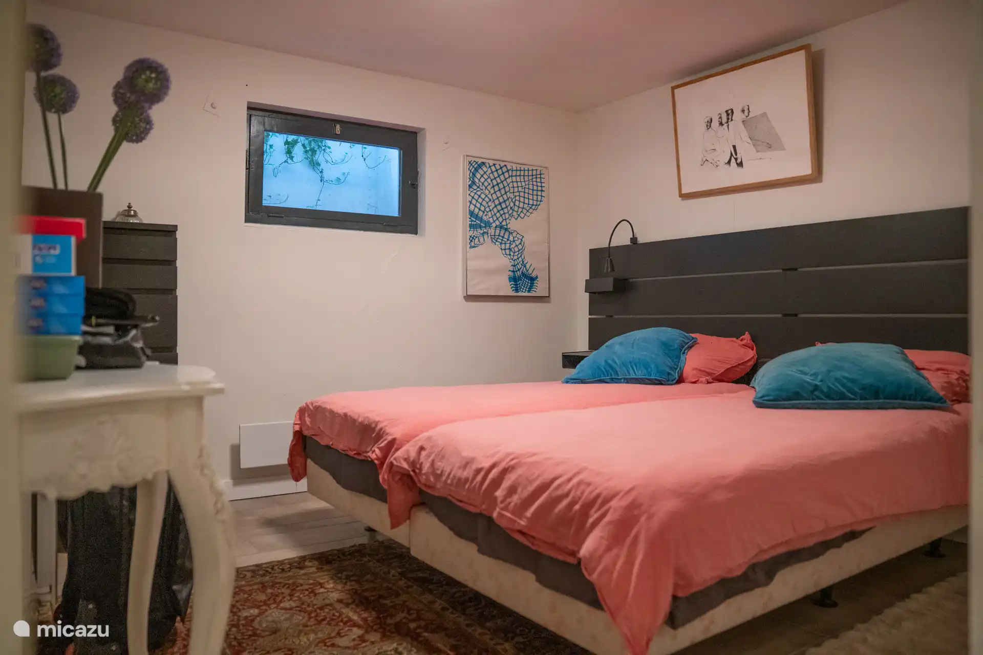 La deuxième chambre se trouve au rez-de-chaussée