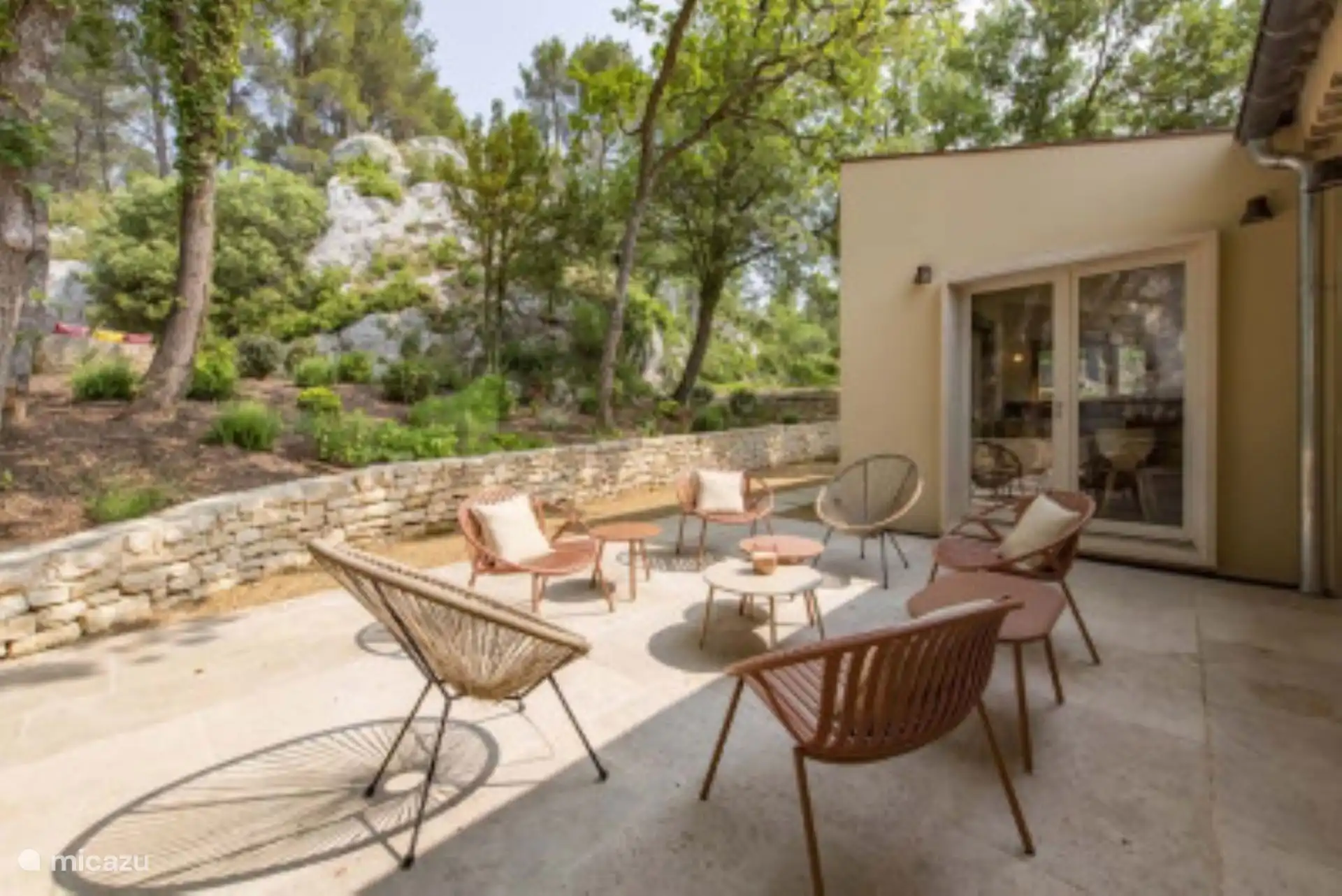 Terrasse hinter dem Haus mit fantastischem Blick auf die Felsen und die Natur der marokkanischen Terrasse