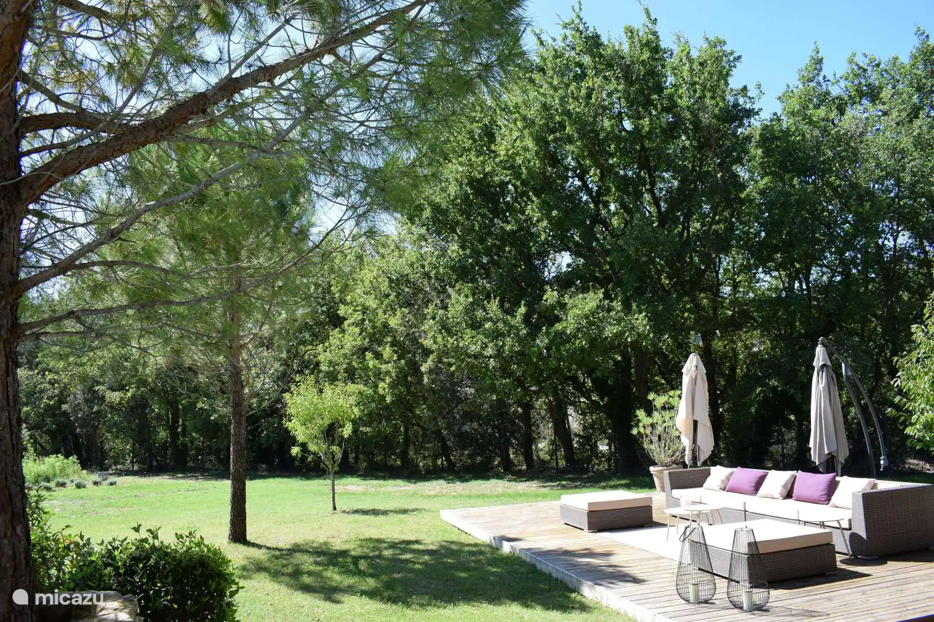 Sonnenterrasse mit Liegewiese