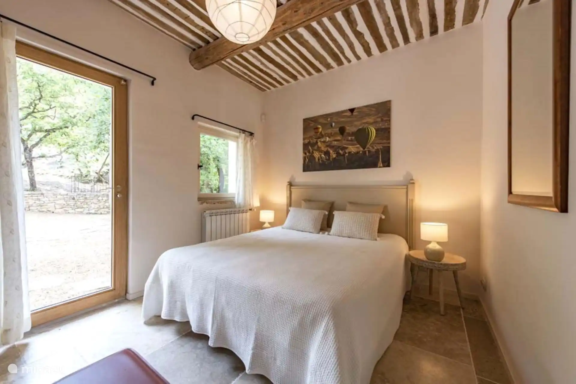 Schlafzimmer 3 mit einer französischen Tür zur Terrasse (mit einem Bett von 160 cm x 200 cm)