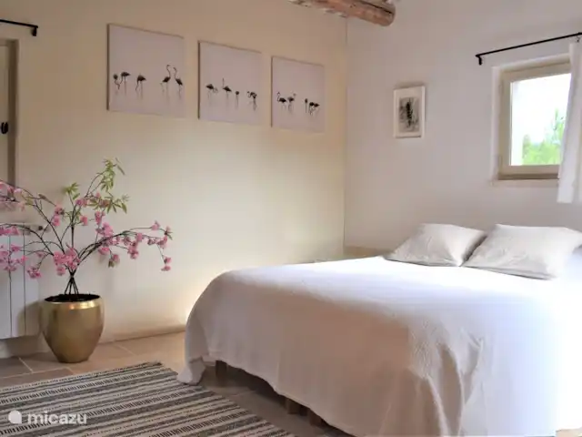 Villa des Roches | France, Vaucluse, Apt - villa Chambre parentale au rez-de-chaussée avec lit double (180 cm x 210 cm).