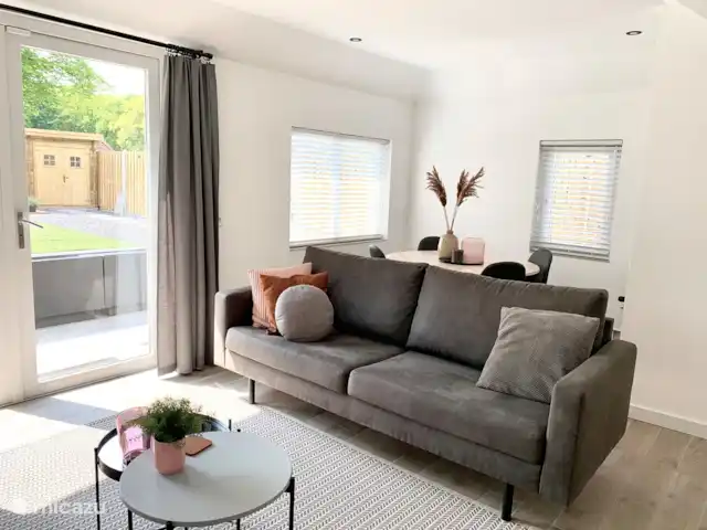 Liv Residence Casa de vacaciones y sauna en Países Bajos, Güeldres, Ermelo - casa vacacional Sala de estar y mesa de comedor.