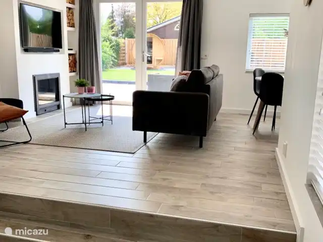 Liv Residence Casa de vacaciones y sauna en Países Bajos, Güeldres, Ermelo - casa vacacional El salón tiene dos niveles.