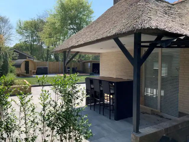 Liv Residence Casa de vacaciones y sauna en Países Bajos, Güeldres, Ermelo - casa vacacional Mesa de bar cubierta para una bebida acogedora.