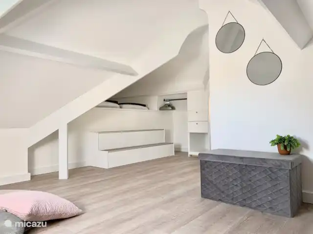 Liv Residence Casa de vacaciones y sauna en Países Bajos, Güeldres, Ermelo - casa vacacional El acogedor loft para dormir en el primer piso tiene una cómoda cama box para 2 personas.