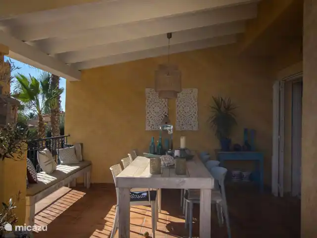 Maison Miraval | Espagne, Costa Blanca, La Nucia - villa trop chaud? terrasse à l'ombre. En hiver, le petit-déjeuner au soleil
