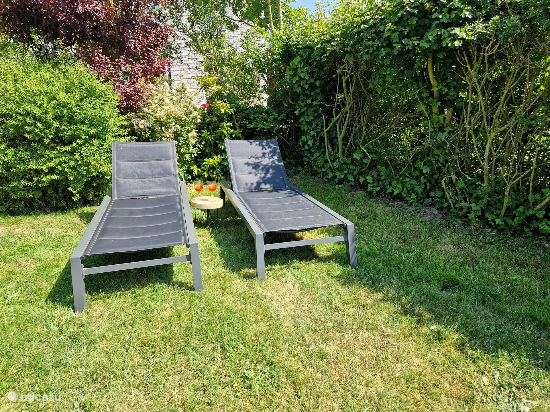 Es stehen auch 2 Sonnenliegen zur Verfügung.