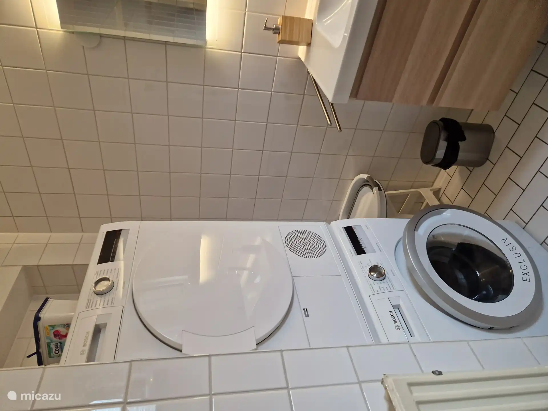 Waschmaschine und Trockner stehen zur Verfügung.