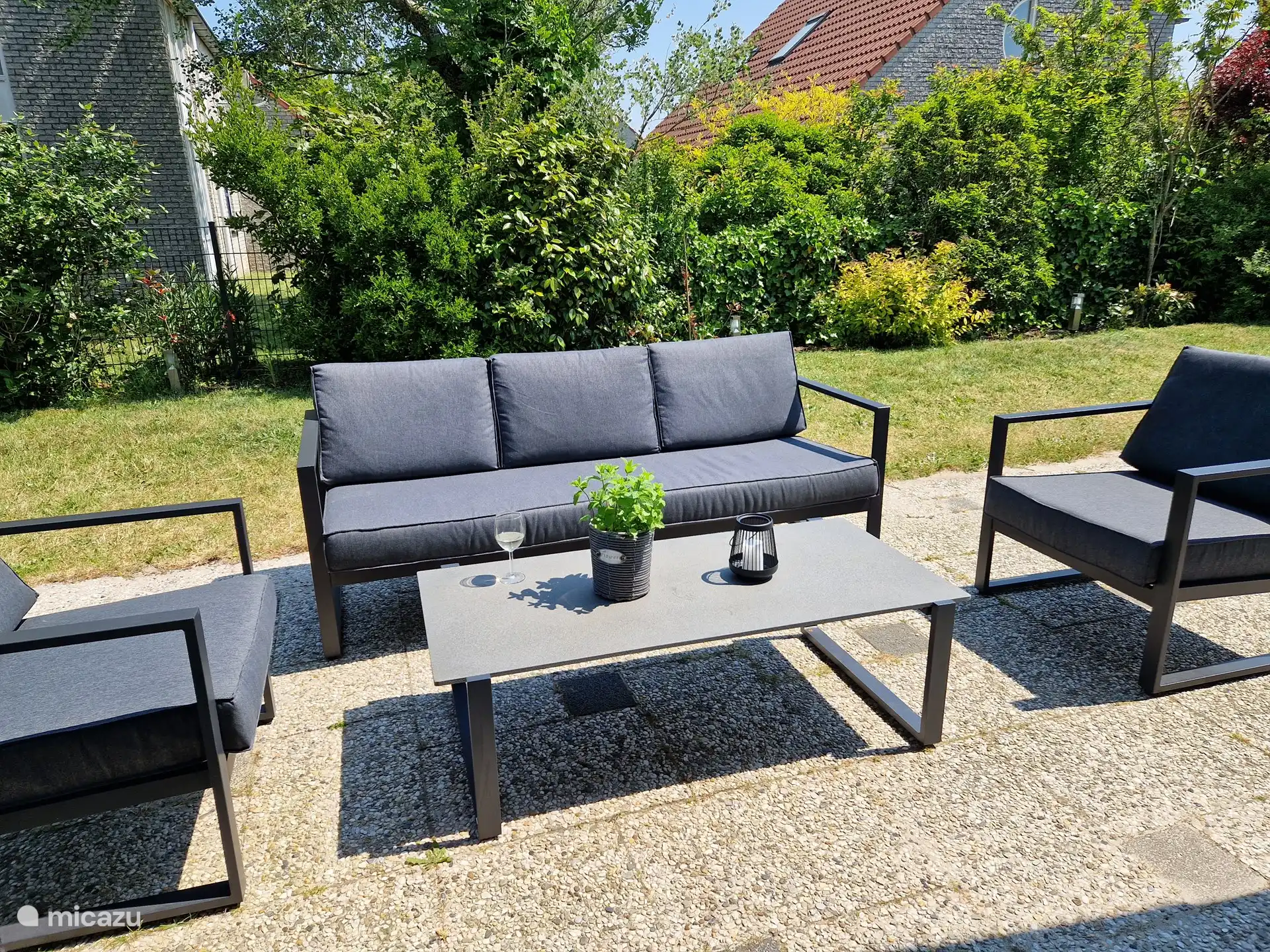 Genießen Sie das luxuriöse Gartenset.