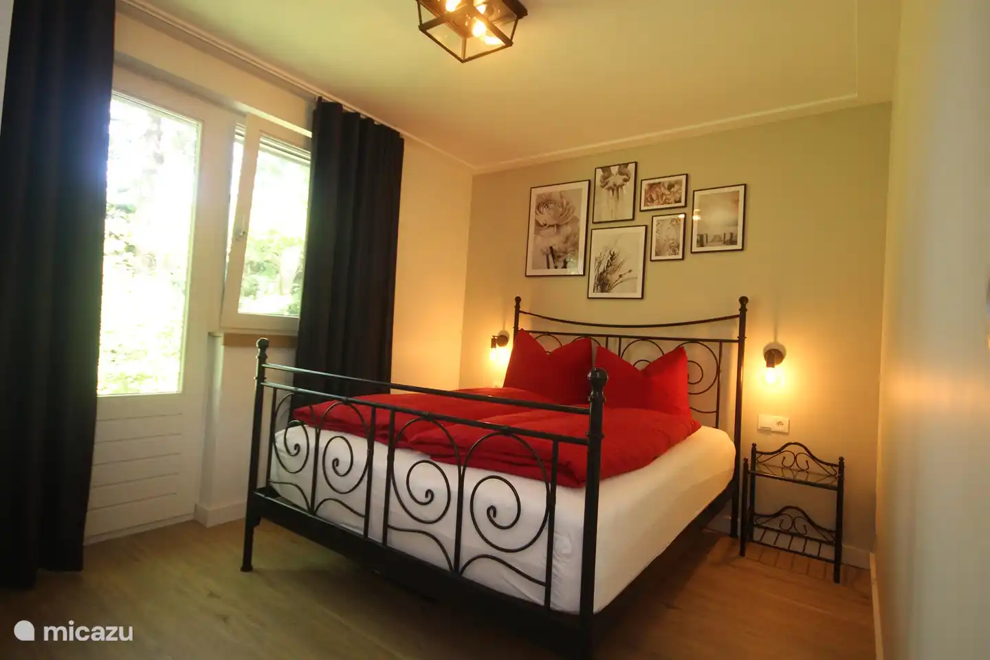 Segundo dormitorio con acceso a la terraza y jardín.