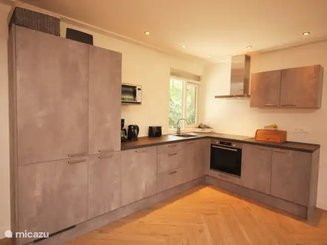 Luxury Garden Lodge Avec Climatisation + Sauna | Pays-Bas, Overijssel, Denekamp - bungalow Cuisine de luxe avec tous les appareils modernes et ustensiles de cuisine.