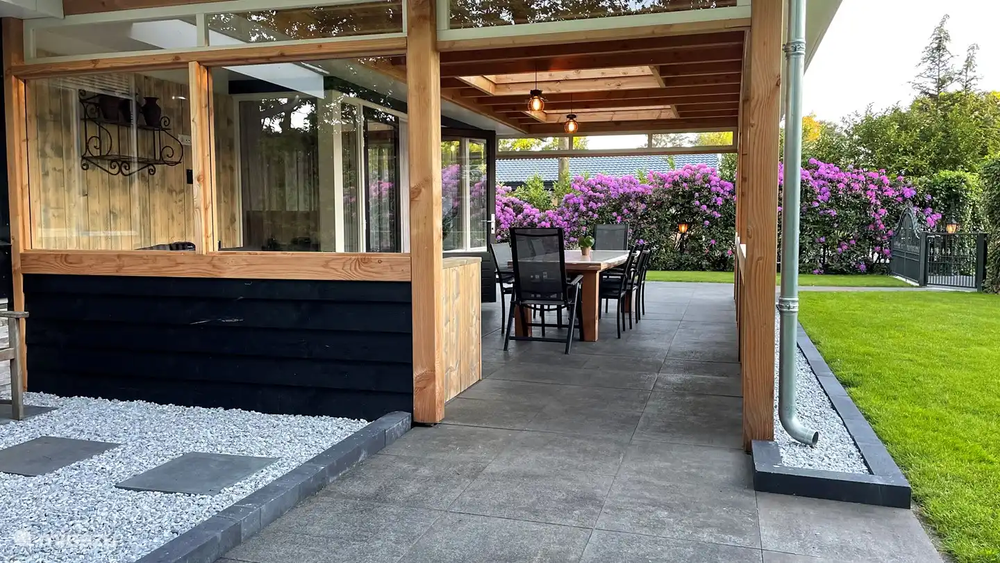 Terraza cubierta y abierta.