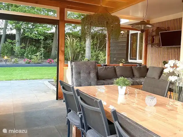 Luxury Garden Lodge Avec Climatisation + Sauna | Pays-Bas, Overijssel, Denekamp - bungalow Terrasse et jardin arrière.