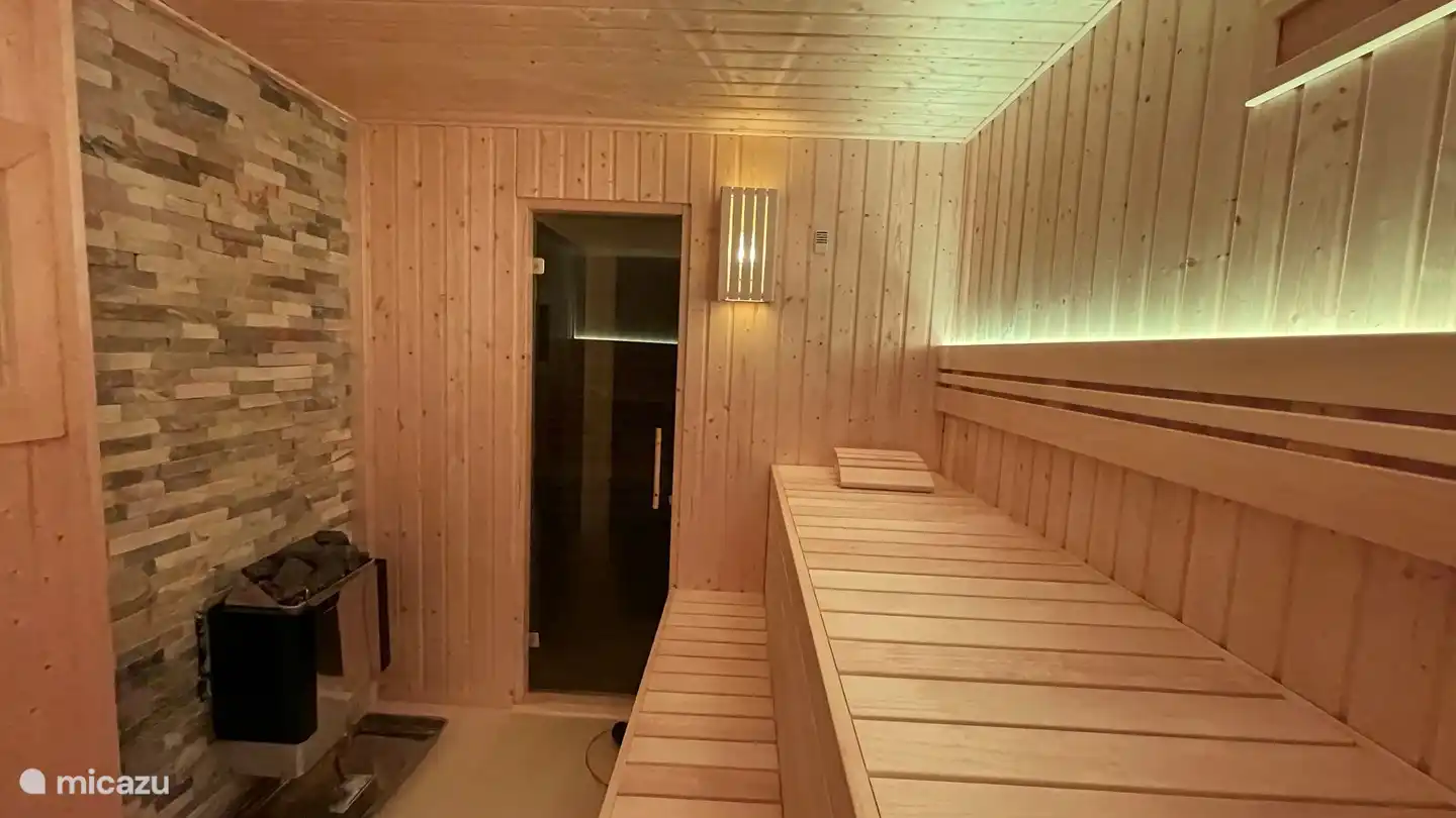 El calentador de sauna tiene la opción de 'llenarse'.