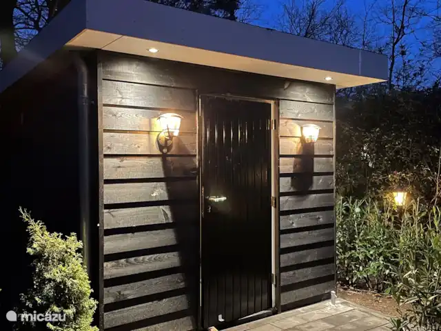 Luxury Garden Lodge Avec Climatisation + Sauna | Pays-Bas, Overijssel, Denekamp - bungalow Le sauna dispose également d'un éclairage extérieur.
