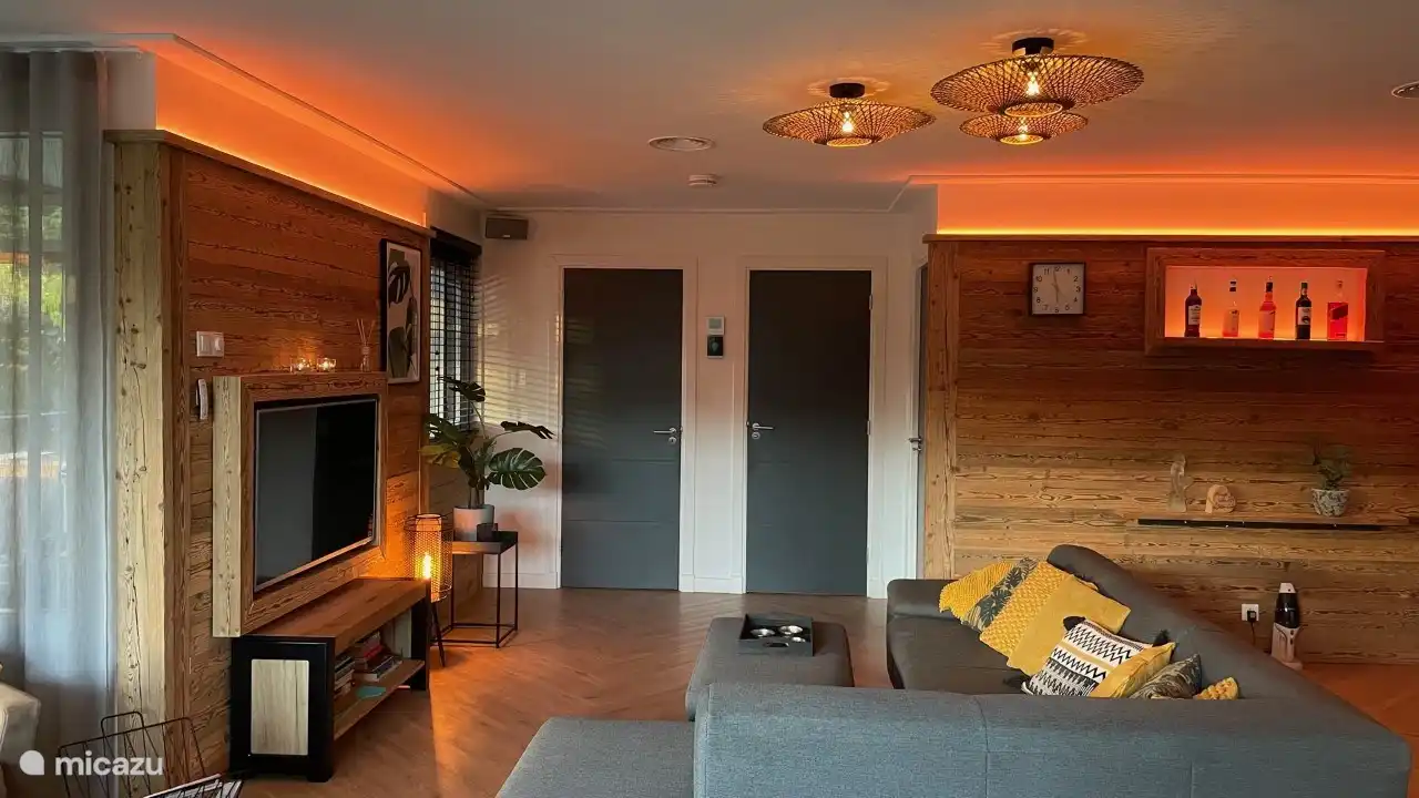 Amplio y cómodo sofá lounge.