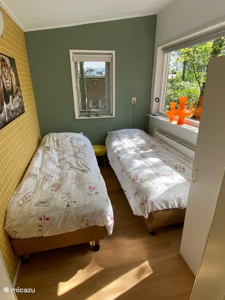 zwei Boxspringbetten, die auch miteinander verbunden werden können (Schlafzimmer 3 noch)
