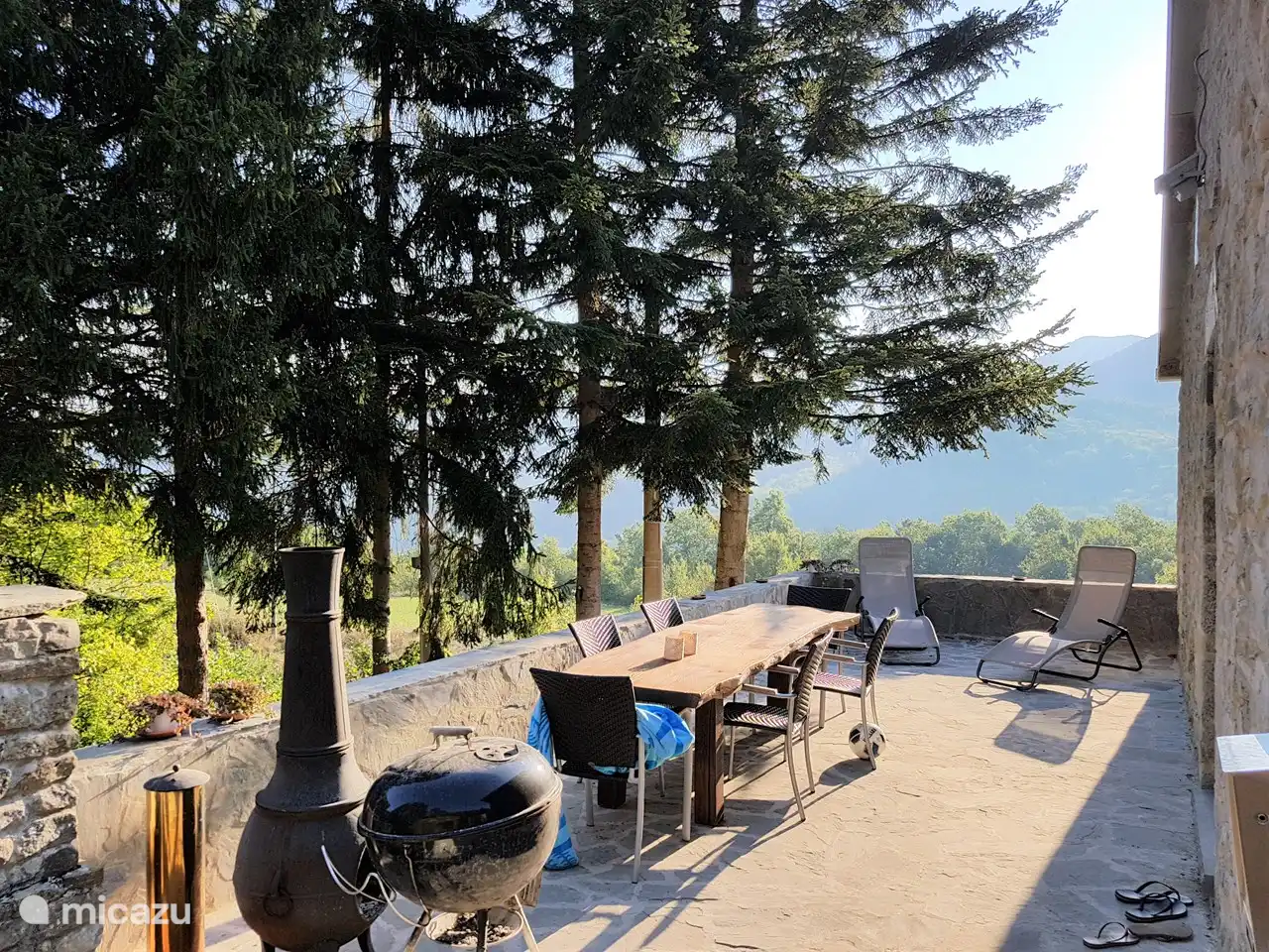 Eén van de twee terrassen