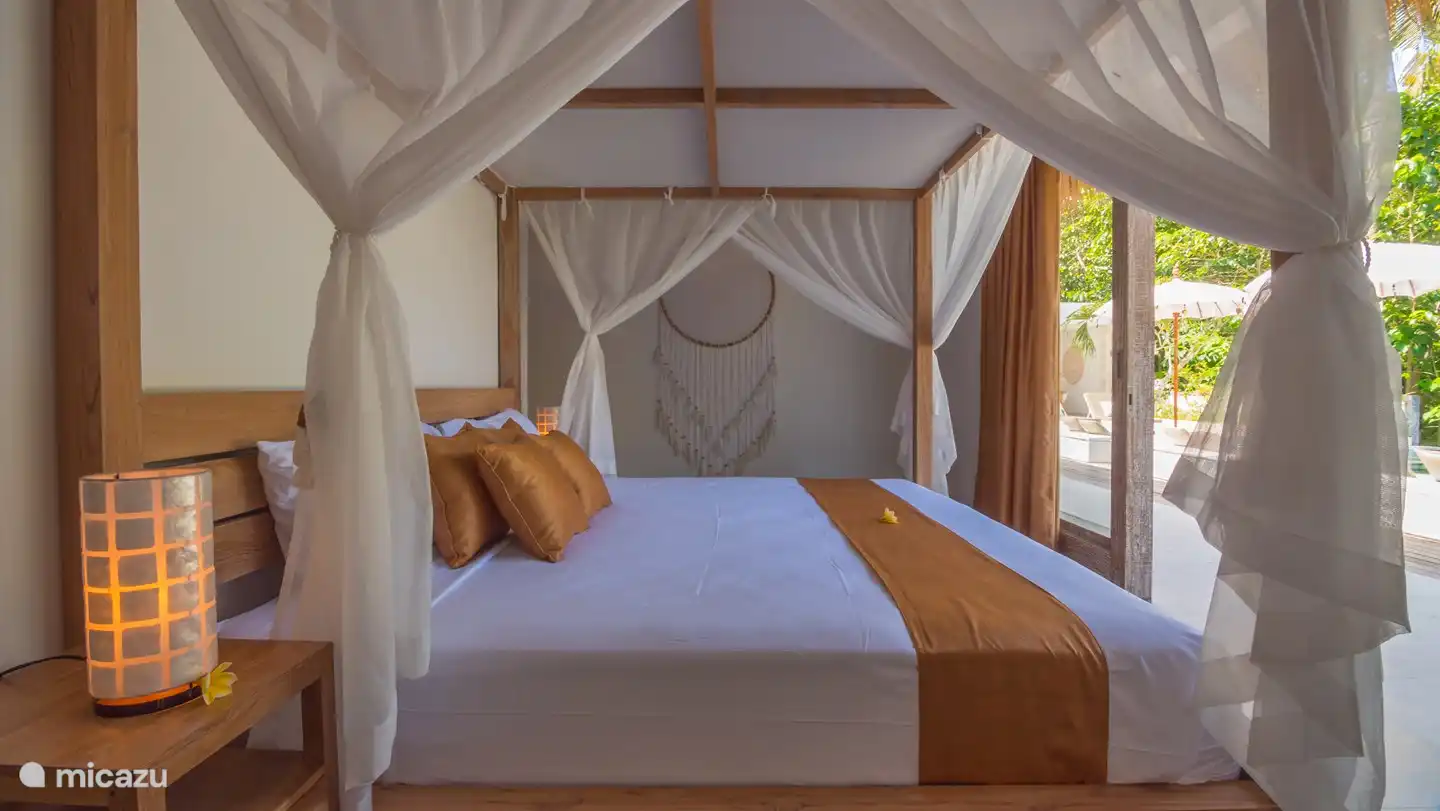 3 Schlafzimmer mit Kingsize-Bett