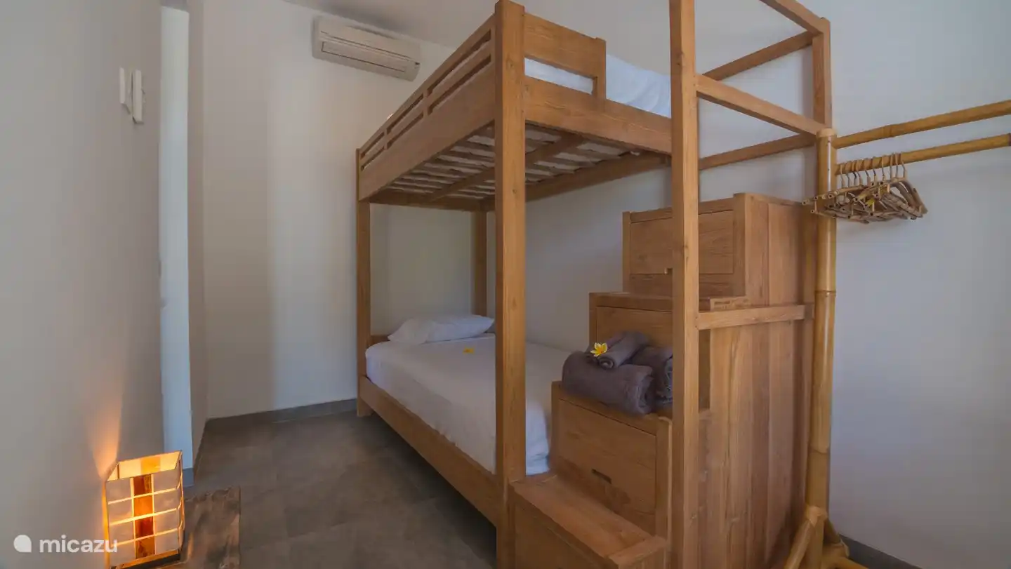 2 Schlafzimmer mit Etagenbett für Kinder