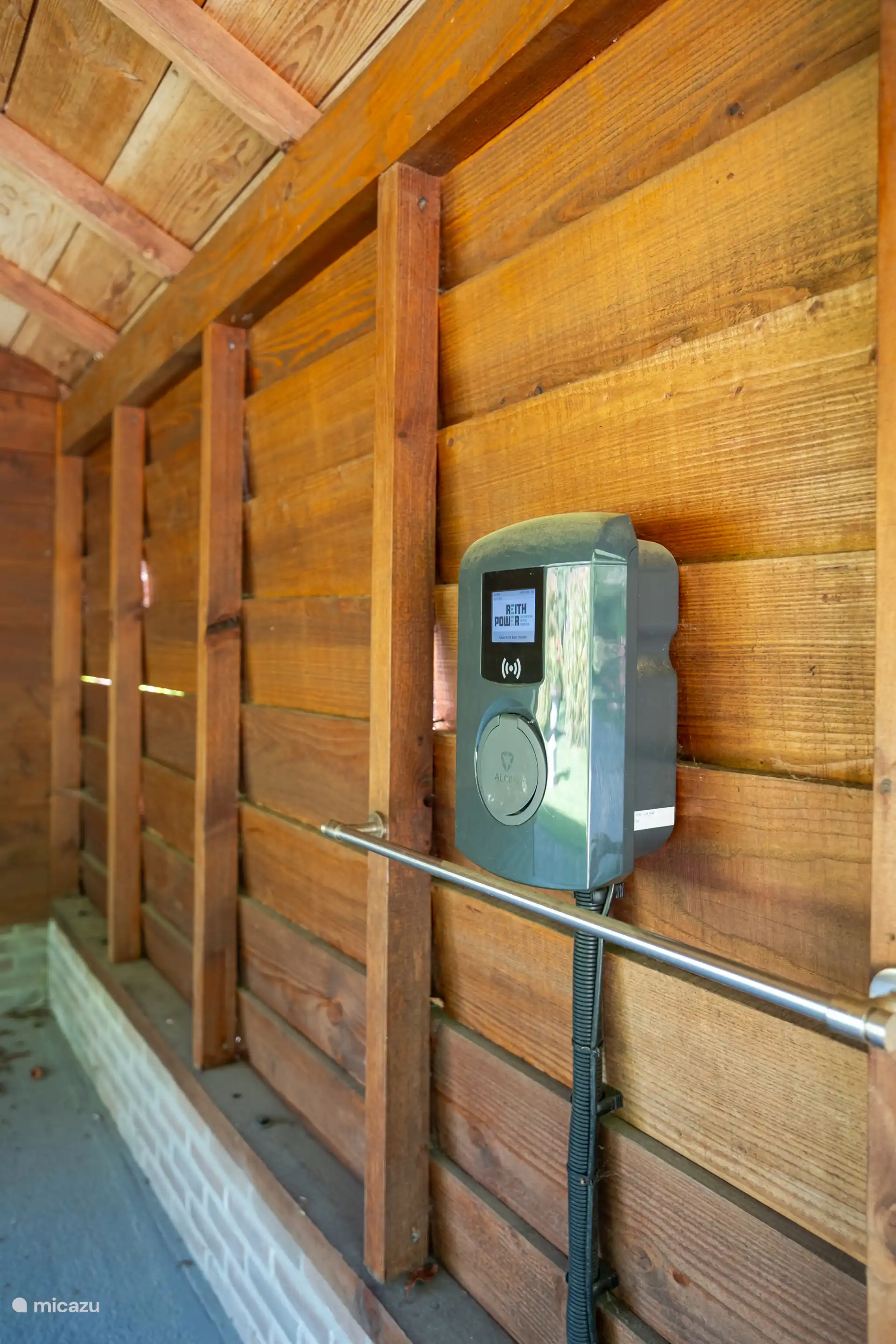 Carport mit Ladestation