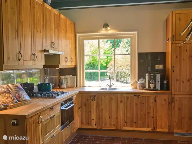 Darthuizer Lodge en Países Bajos, Utrecht, Leersum - casa vacacional Una cocina confortable con máquina de café espresso Jura