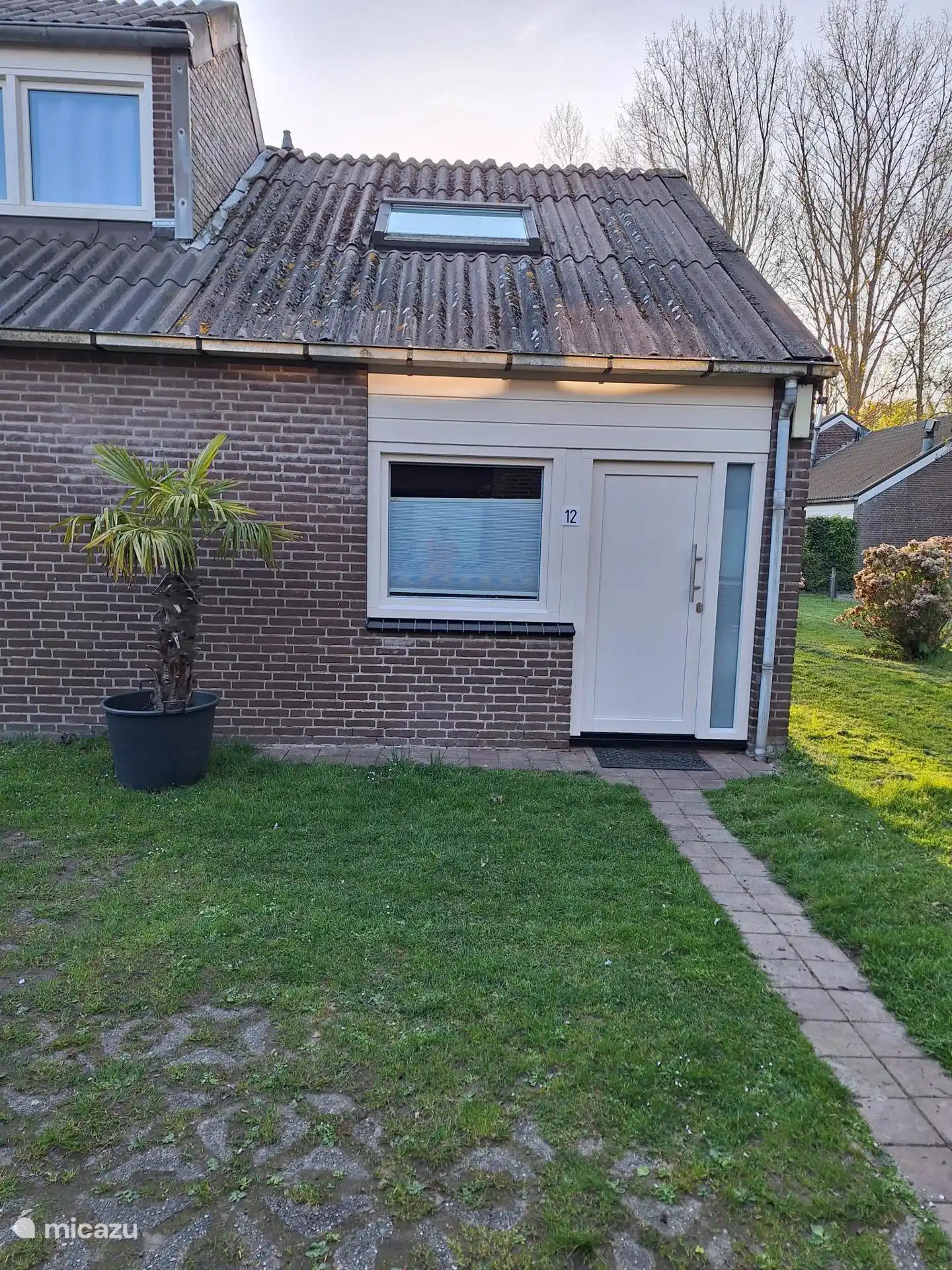 Ankunft im Ferienhaus mit einer neuen Kunststofffassade mit hohem Dämmwert. 