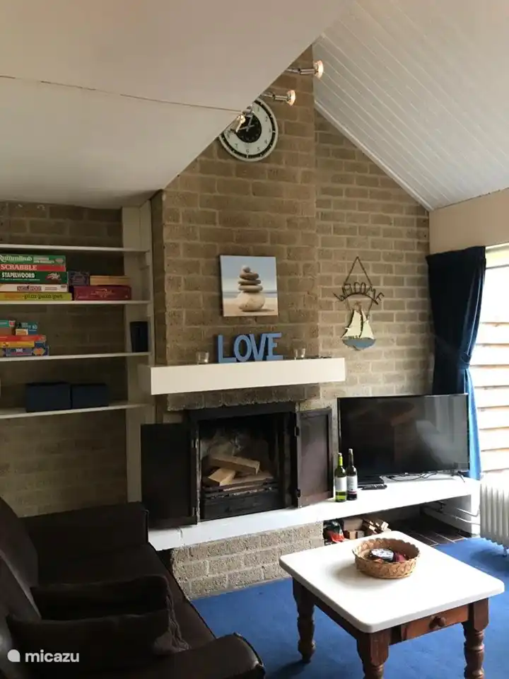 Machen Sie es sich gemütlich am Kamin und schauen Sie sich einen Film auf Netflix an oder die Kinder schauen Sie sich eine DVD an, während Sie etwas trinken.