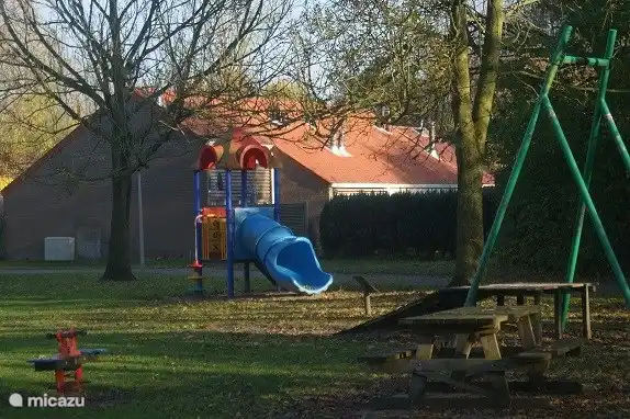 Viel Spaß beim Spielen draußen im Park.