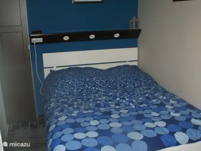 Maison de vacances en Zélande/Bleu | Pays-Bas, Zélande, Bruinisse - bungalow Chambre des maîtres avec garde-robe et spots dimmables intégrés.