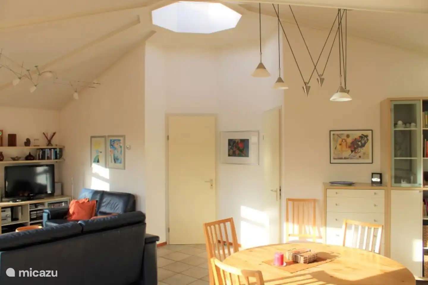 Schönes geräumiges Wohnzimmer