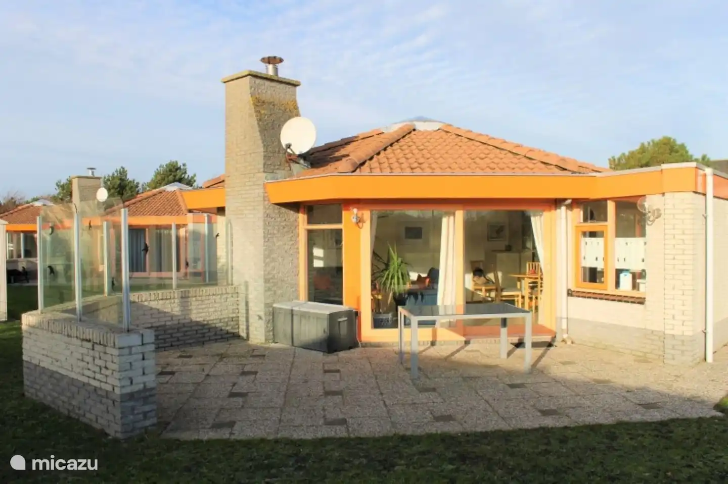 Es gibt auch eine schöne Terrasse.