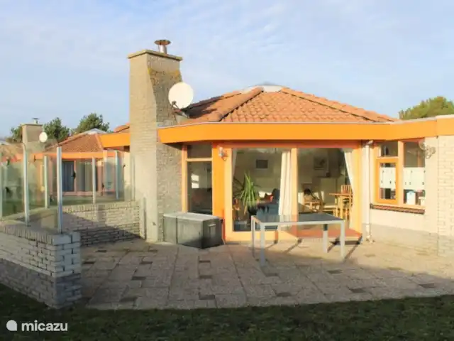 De Oranje Tulp | Pays-Bas, Hollande du Nord, Julianadorp aan Zee - bungalow Il y a aussi une belle terrasse.