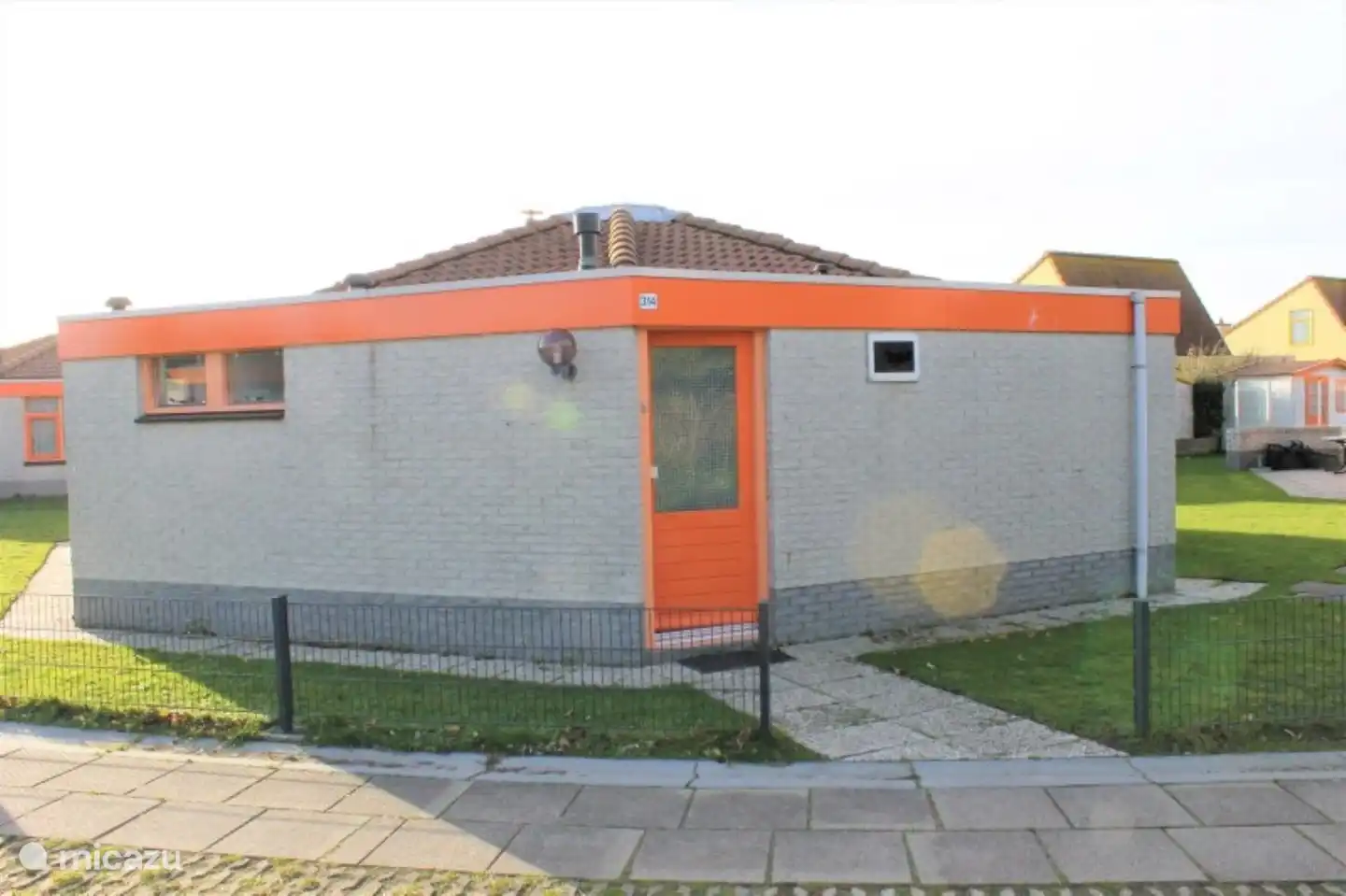 Es gibt auch einen Spielplatz um die Ecke