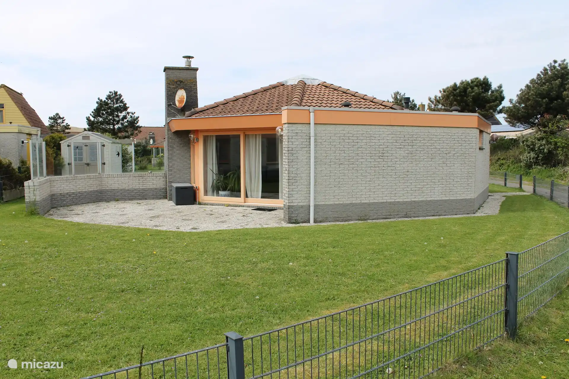 Der Garten ist eingezäunt