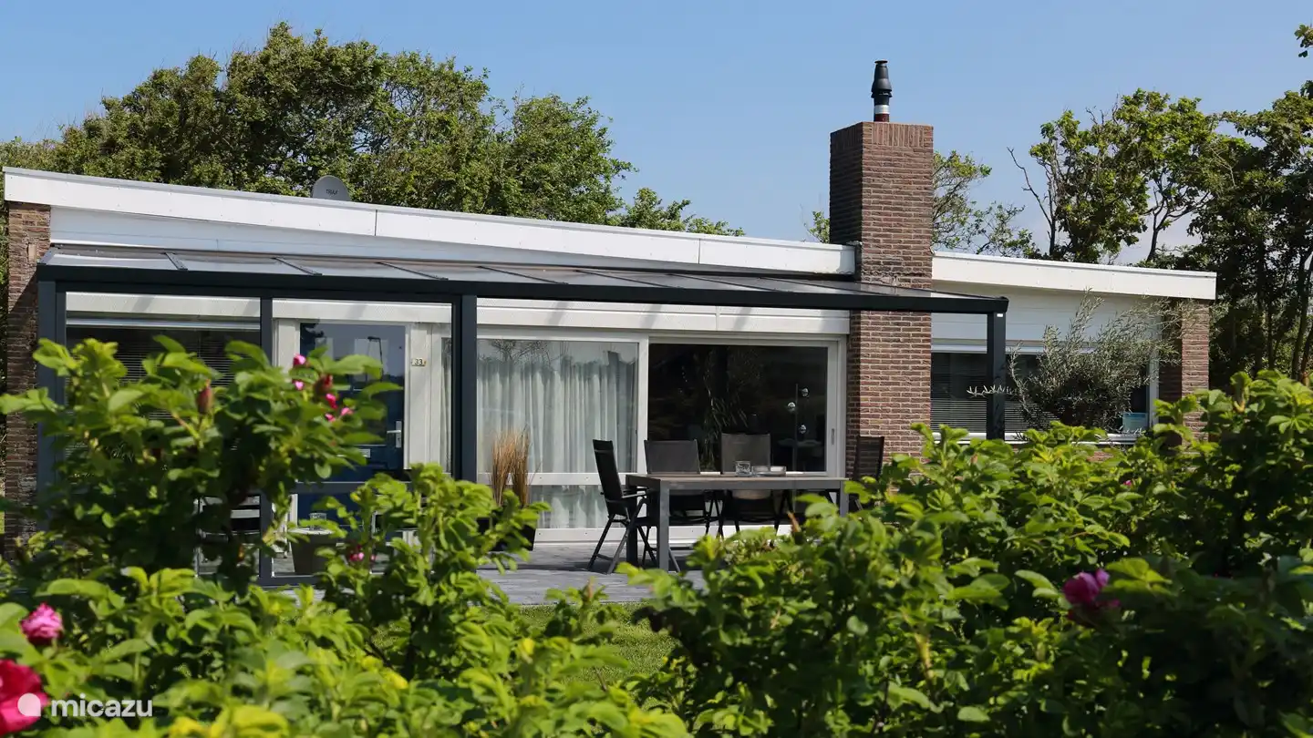 Eine schöne Terrasse zum Sitzen.