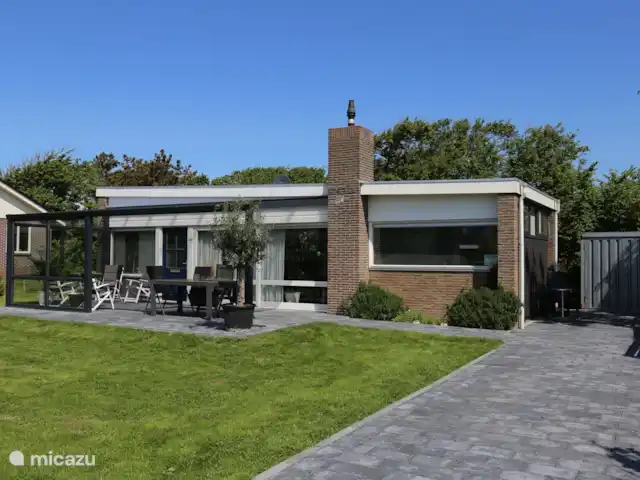 bungalow huren in Nederland, Noord-Holland, Julianadorp aan Zee – Bungalow Duinzicht Mooi grasveld voor het huis