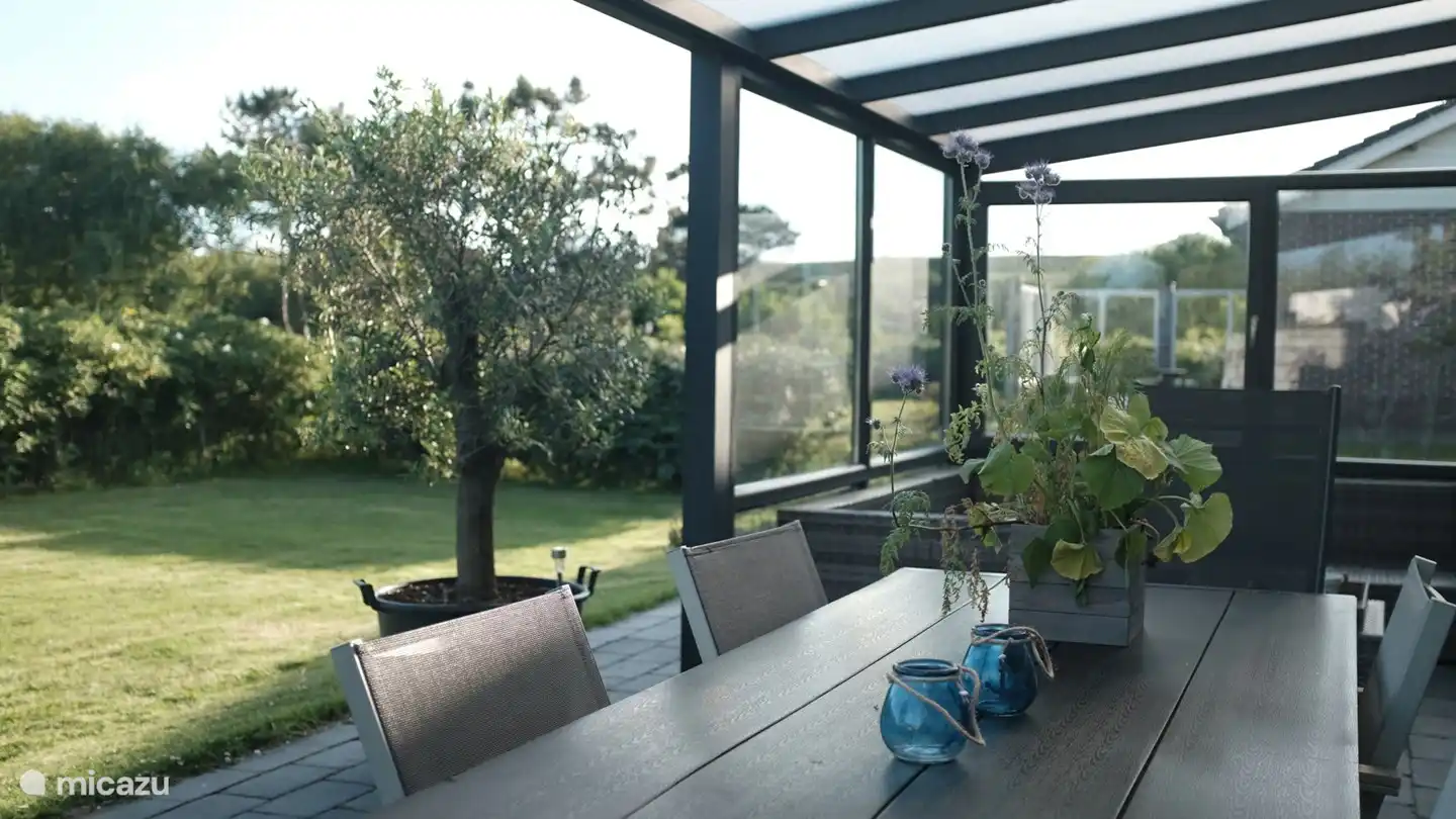 schöner Wintergarten draußen