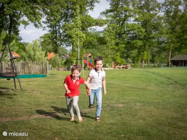 Boerderij appartement Landrijk huren in Nederland, Overijssel, Haaksbergen - boerderij Buiten alle ruimte om te spelen.