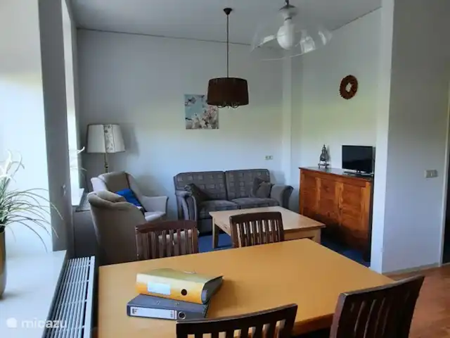 Boerderij appartement Landrijk huren in Nederland, Overijssel, Haaksbergen - boerderij Woon- en eetkeuken (bovenverdieping, met horren voor de ramen)