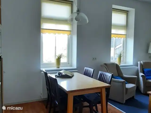 Boerderij appartement Landrijk huren in Nederland, Overijssel, Haaksbergen - boerderij Eetkeuken. Uitzicht over de koeien die grazen in de weilanden.