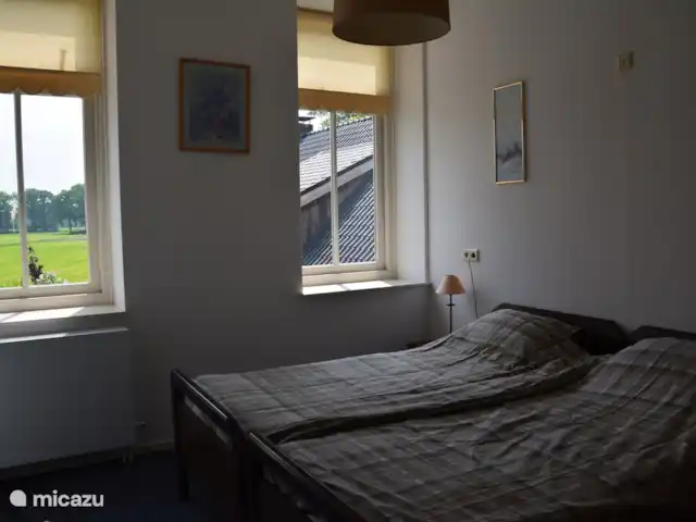 Boerderij appartement Landrijk huren in Nederland, Overijssel, Haaksbergen - boerderij Slaapkamer, met horren voor de ramen