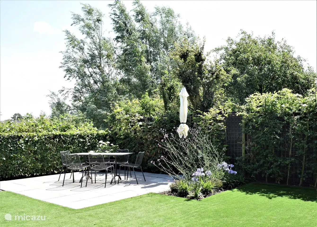 Schöne Terrasse zum Frühstück und Mittagessen