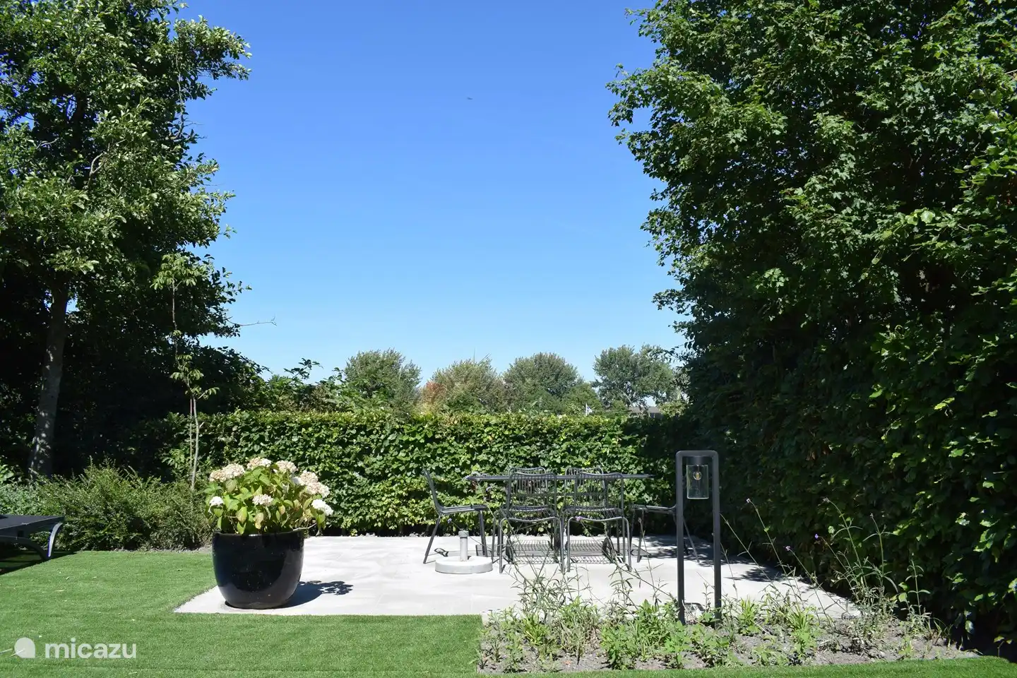 Terrasse auf der Rückseite