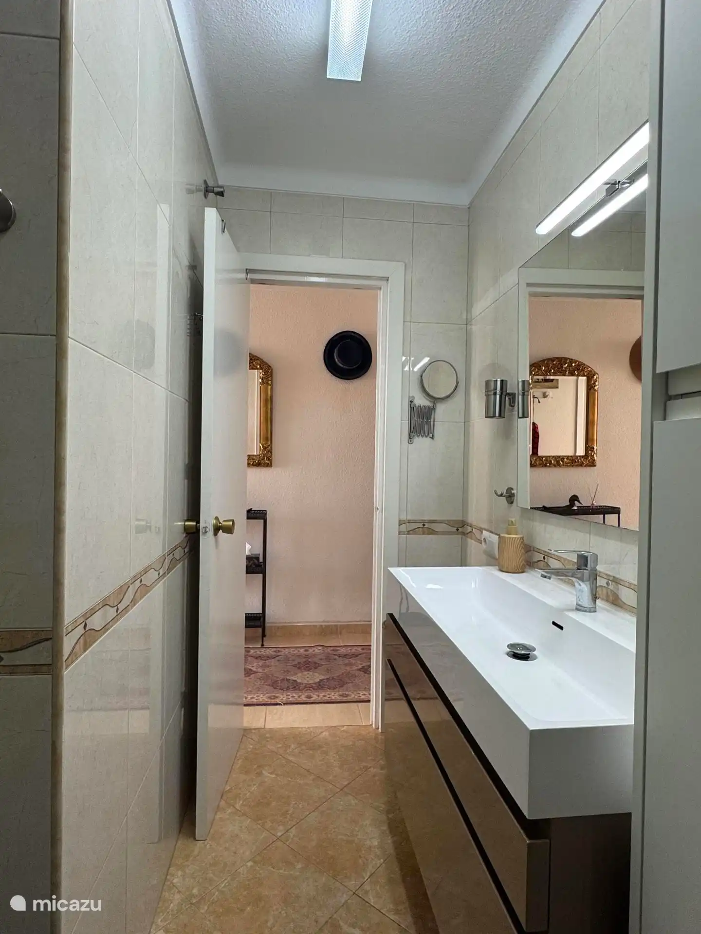 Rasierspiegel etc. An alles wurde gedacht.