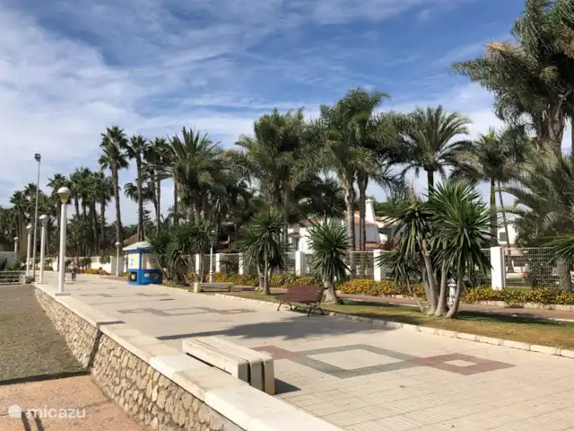 Puerto Blanco huren in Spanje, Costa del Sol, Caleta de Velez - appartement Boulevard kilomters lang