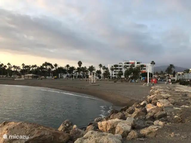 Puerto Blanco huren in Spanje, Costa del Sol, Caleta de Velez - appartement Puerto blanco vanaf het strand gezien